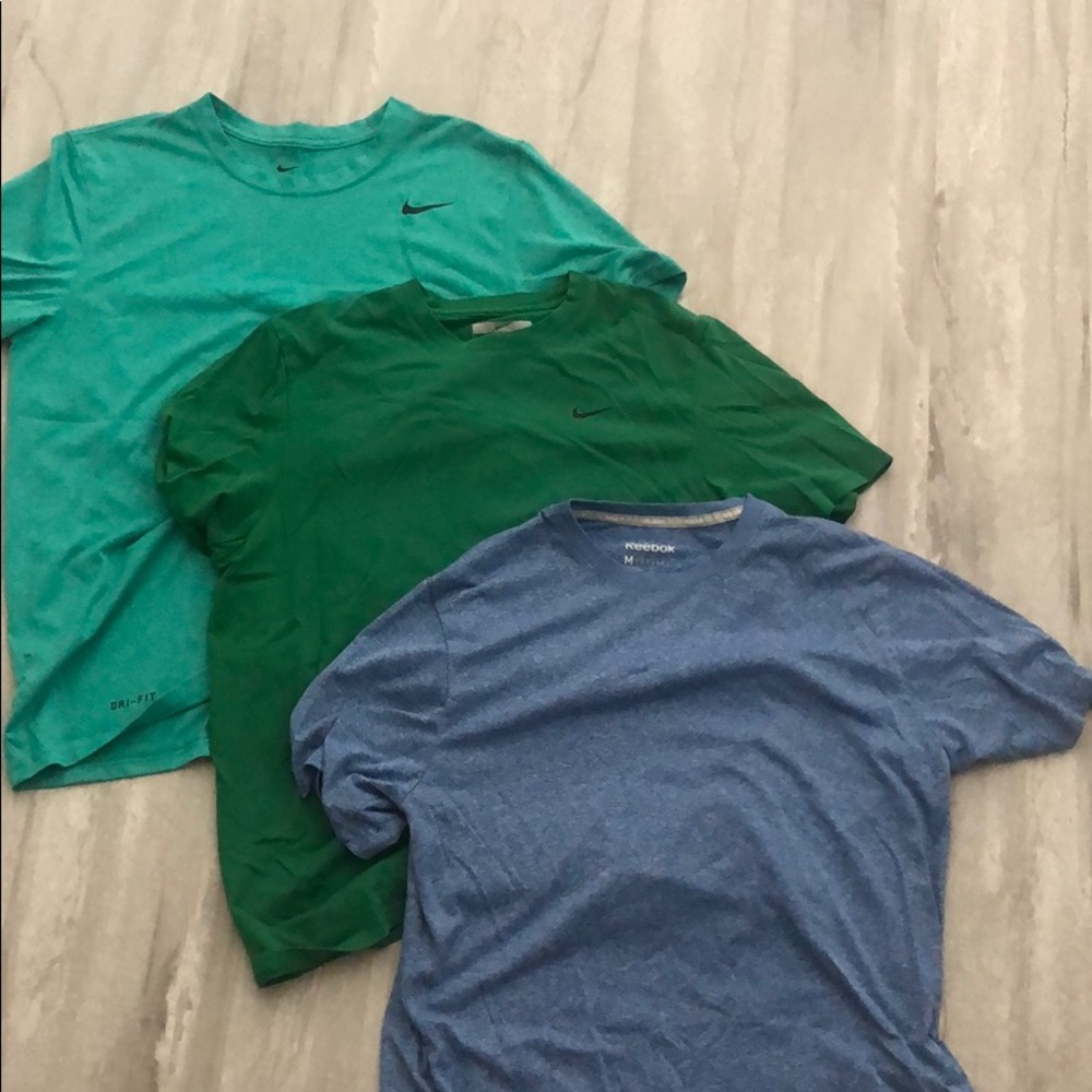Athletic shirt bundle size M